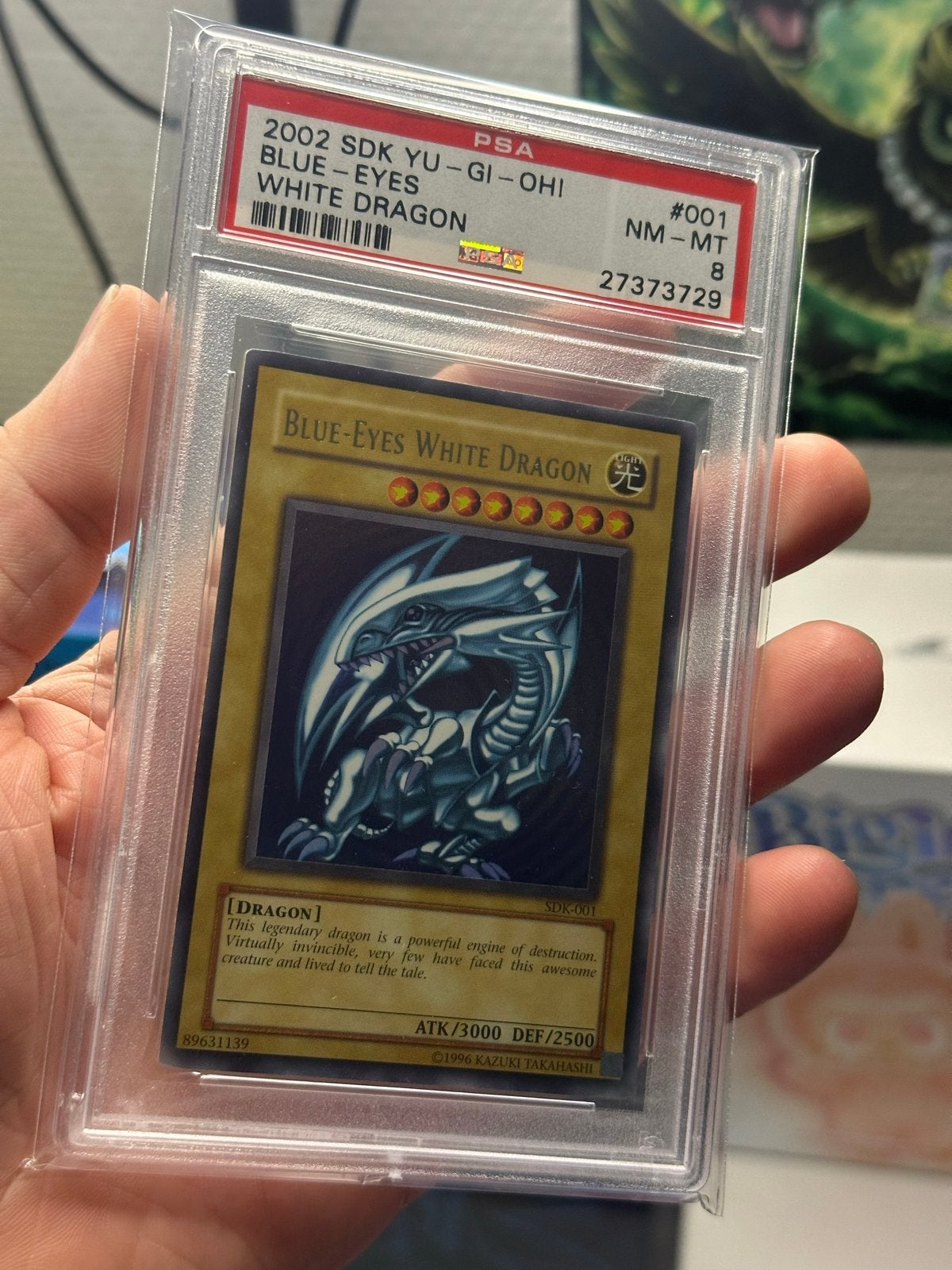 Yu-Gi-Oh! Blue-Eyes White Dragon PSA 8 (2002 SDK), Ophalen of Verzenden, Zo goed als nieuw, Losse kaart