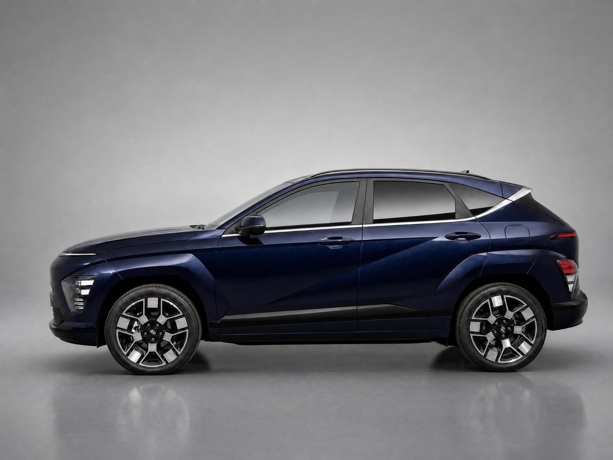 Hyundai Kona Electric Premium 64.8 kWh | Stoelverkoeling | 3, Auto's, Lichtsensor, Met garantie (alle), Blauw, Leder