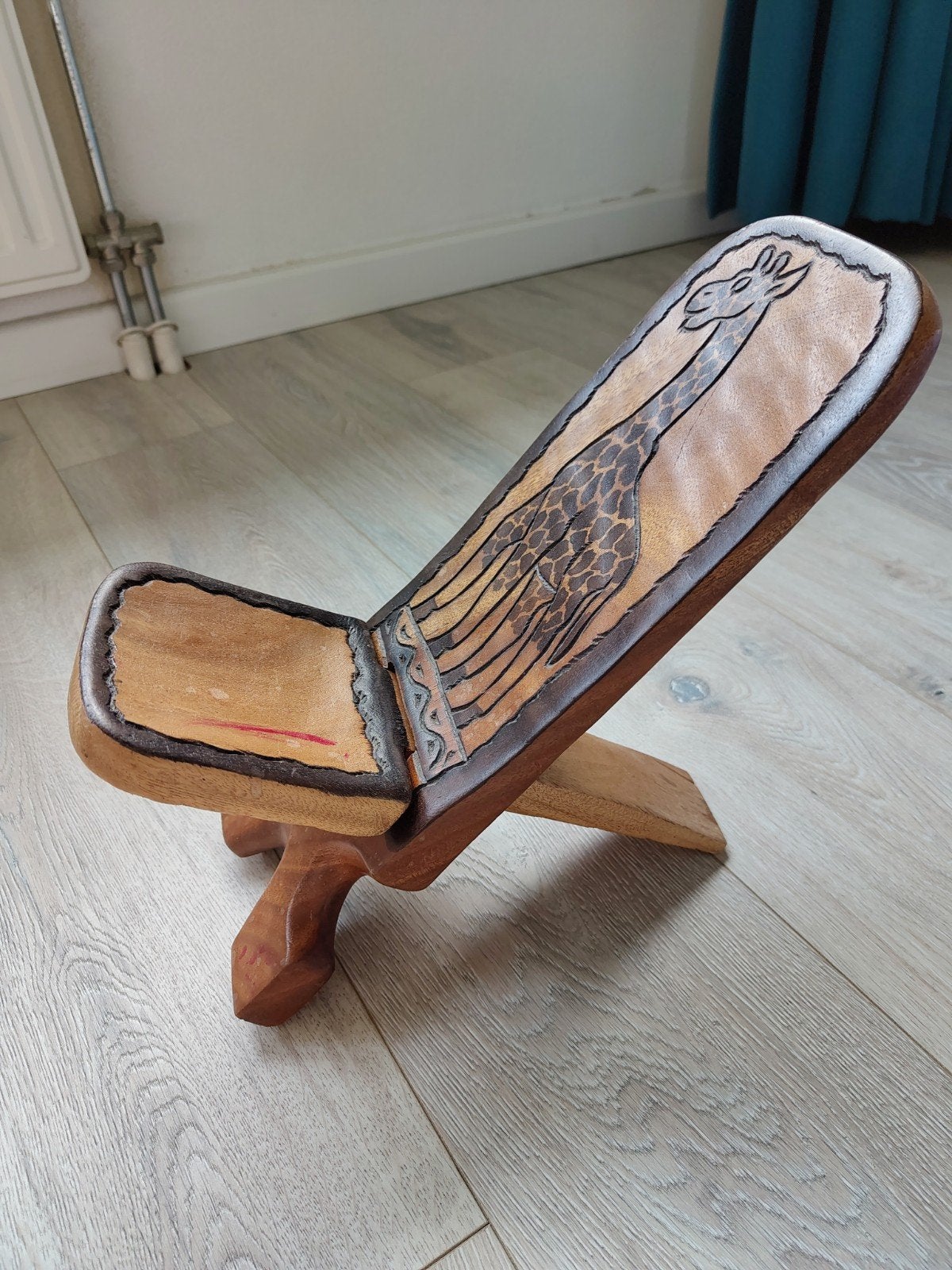 Houten Afrikaanse kruk/stoel met giraf, 30 cm, uit Gambia, Ophalen
