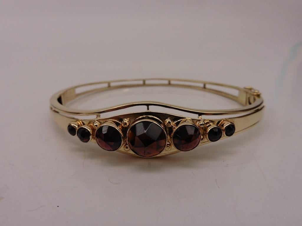 Gouden slavenarmband met granaat                         G27, Gebruikt, ., Ophalen of Verzenden, .
