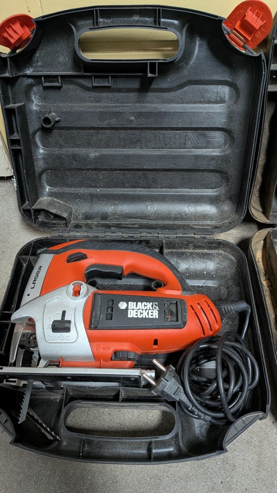Black & Decker Decoupeerzaag met Laser en Turbo, Ophalen, Gebruikt, Decoupeerzaag, 600 tot 1200 watt