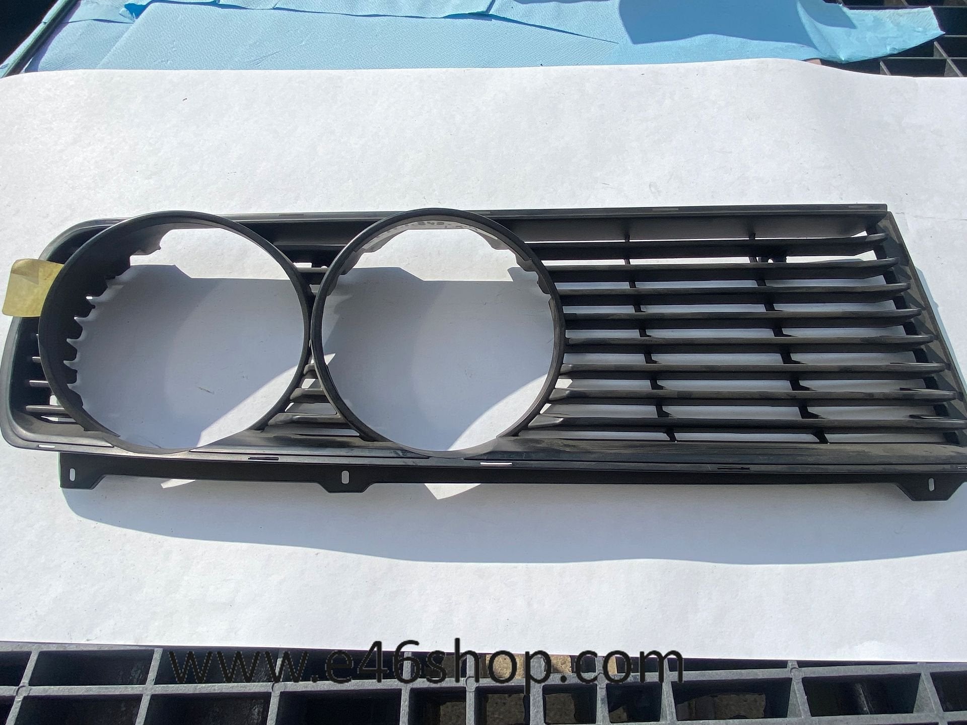 BMW E12 GRILL LINKS OEM 51131848113 NIEUW ORG BMW, -, -, Nieuw, Ophalen of Verzenden
