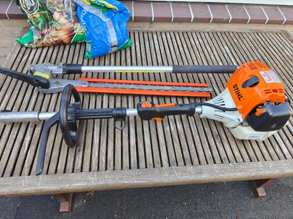 Stihl combi motor KM 100 R met heggenschaar hl-km 145gr, Ophalen, Zo goed als nieuw, Benzine
