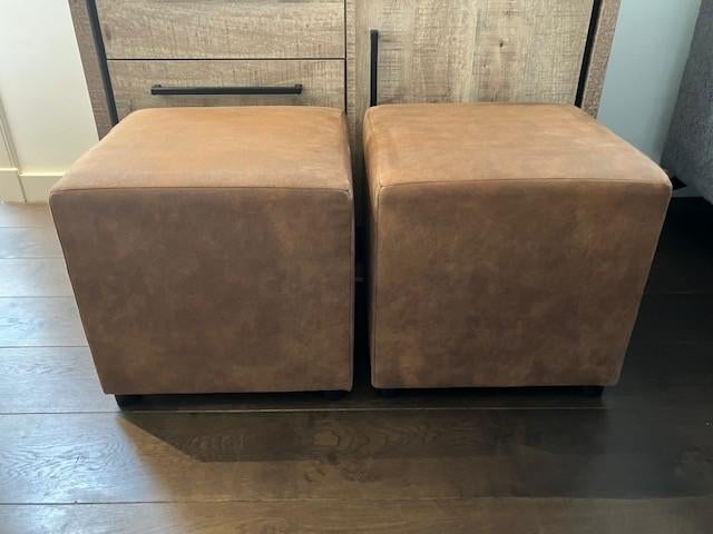2 x Camel kleurige poef 45 x 45 x 45cm suede stof, Ophalen, Minder dan 50 cm, Vierkant, Minder dan 50 cm