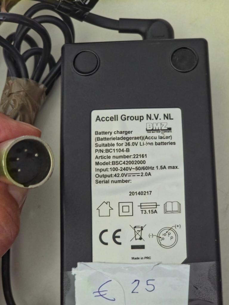 Accell Group E-Bike Acculader 29.4V 2A (3-pins), Ophalen, Gebruikt