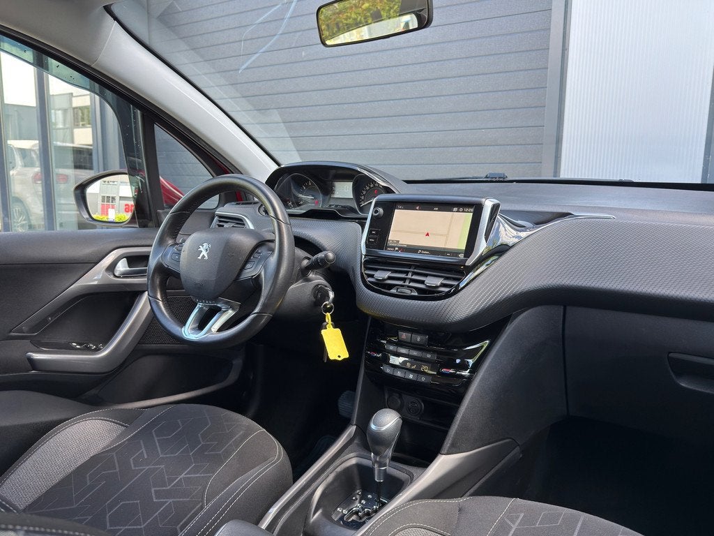 Peugeot 2008 1.2 PureTech Allure / AUTOMAAT /STOELVERWARMING, Auto's, 450 kg, Gebruikt, Euro 6, 1199 cc