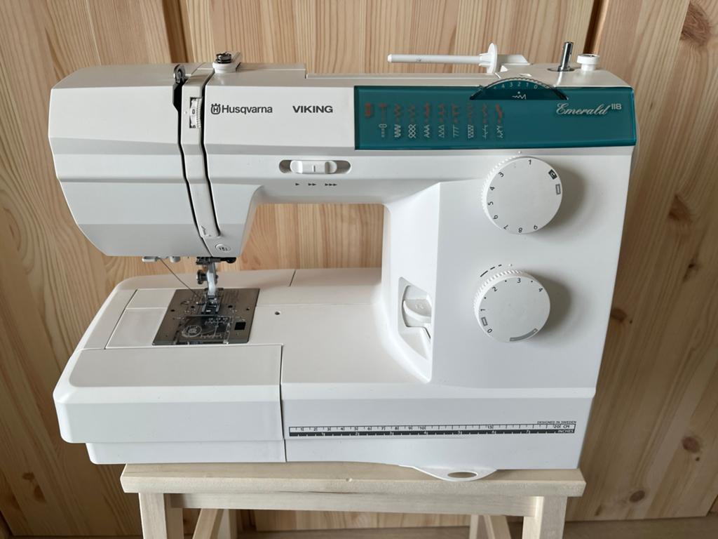 Husqvarna Viking Emerald 118 naaimachine, Hobby en Vrije tijd, Naaimachines en Toebehoren, Ophalen, Zo goed als nieuw, Naaimachine