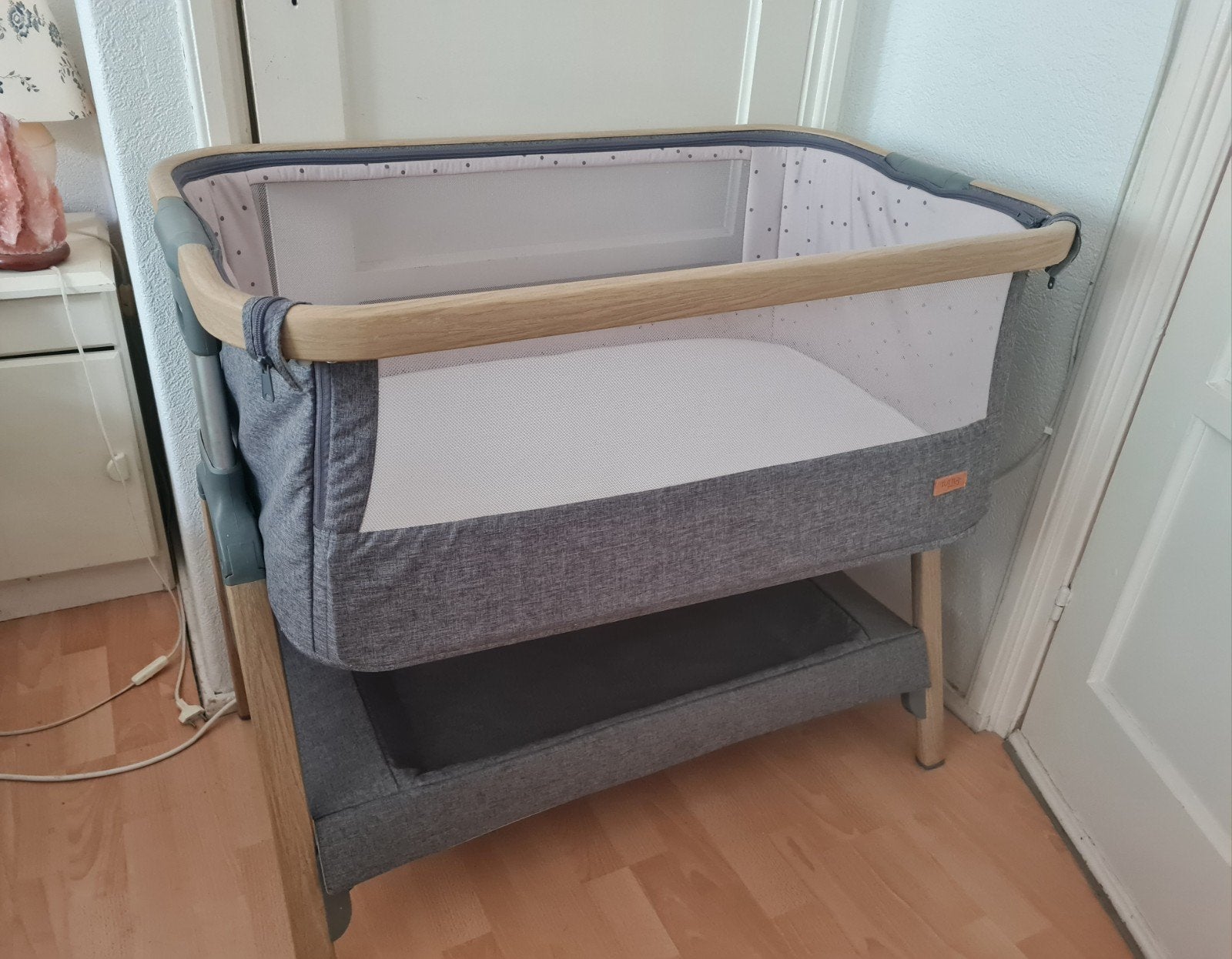 Tutti Bambini CoZee Co-Sleeper Wieg - Grijs Houtlook, Ophalen, Gebruikt, Wieg