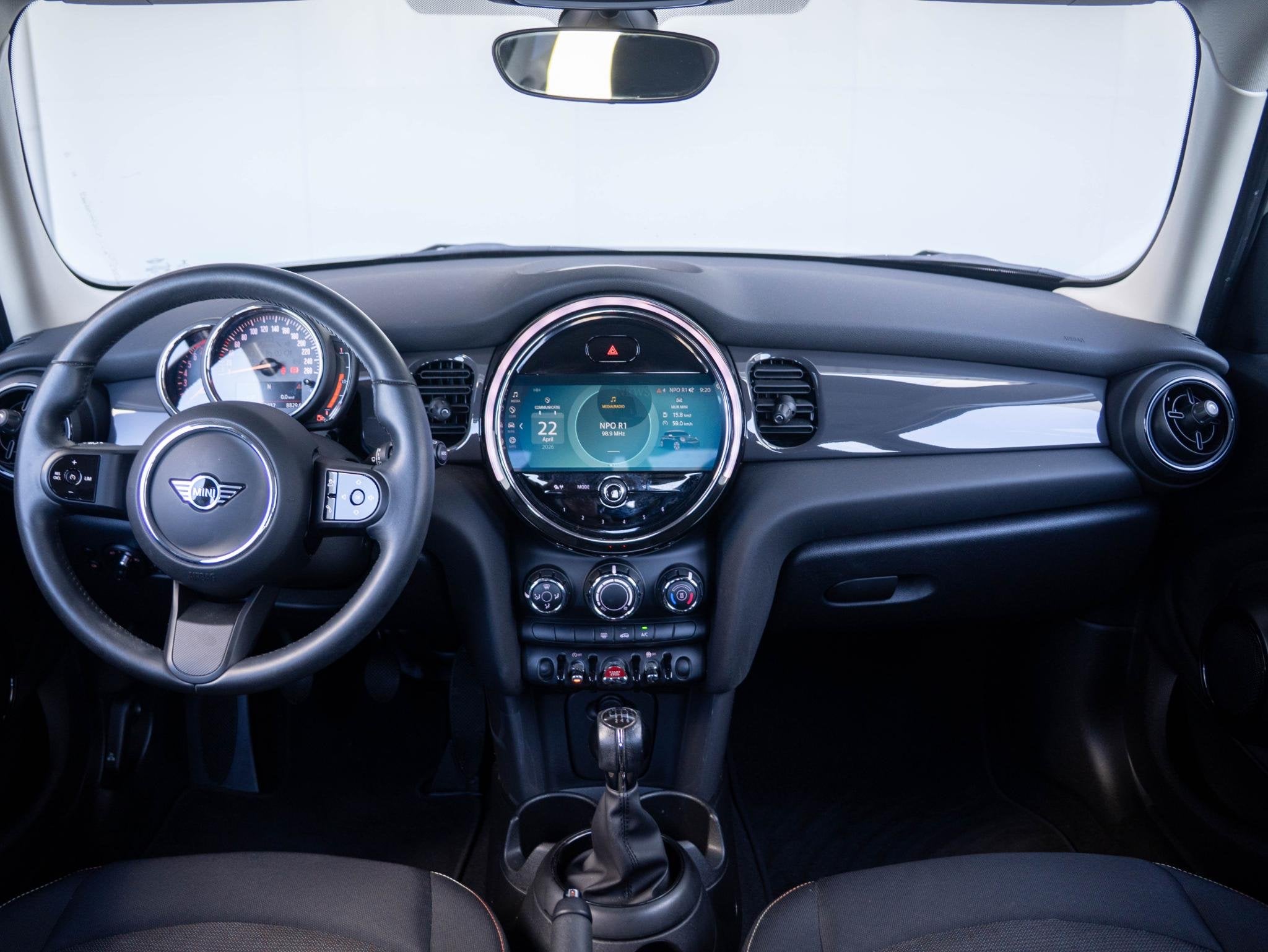 MINI 5-deurs Cooper Airco + Cruise + Parkeersensoren, Auto's, Mini, Voorwielaandrijving, 12 maanden, Gebruikt, Parkeersensor