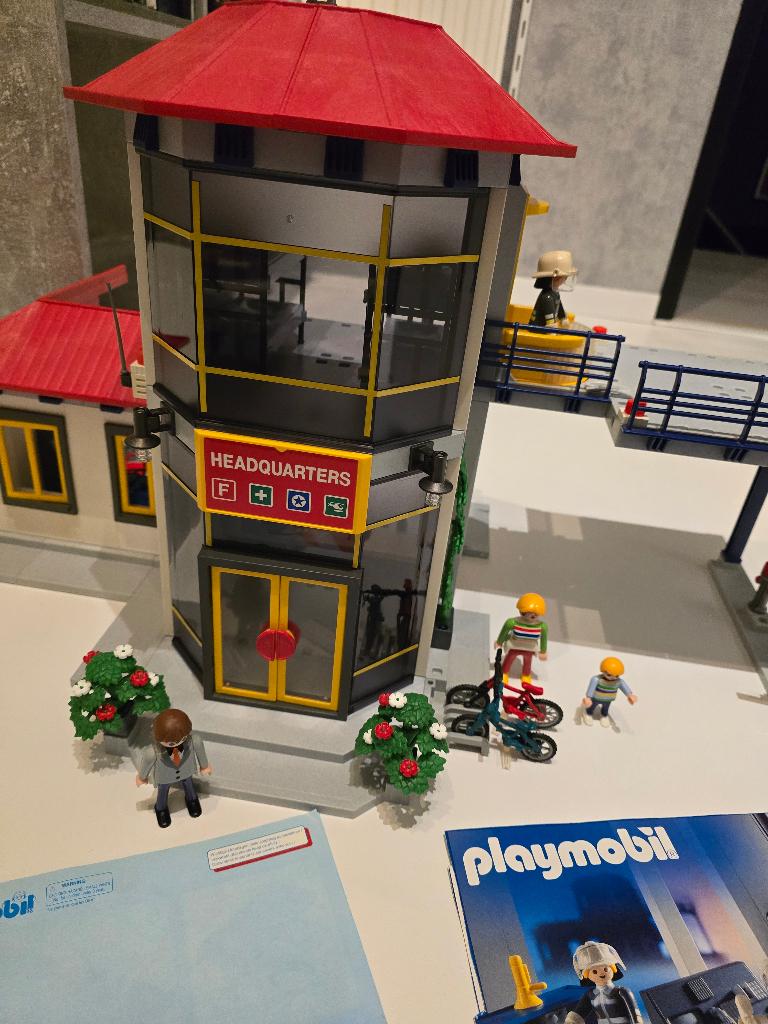 Playmobil brandweerkazerne 3175 met uitbreiding 3176, Ophalen of Verzenden, Gebruikt, Los playmobil
