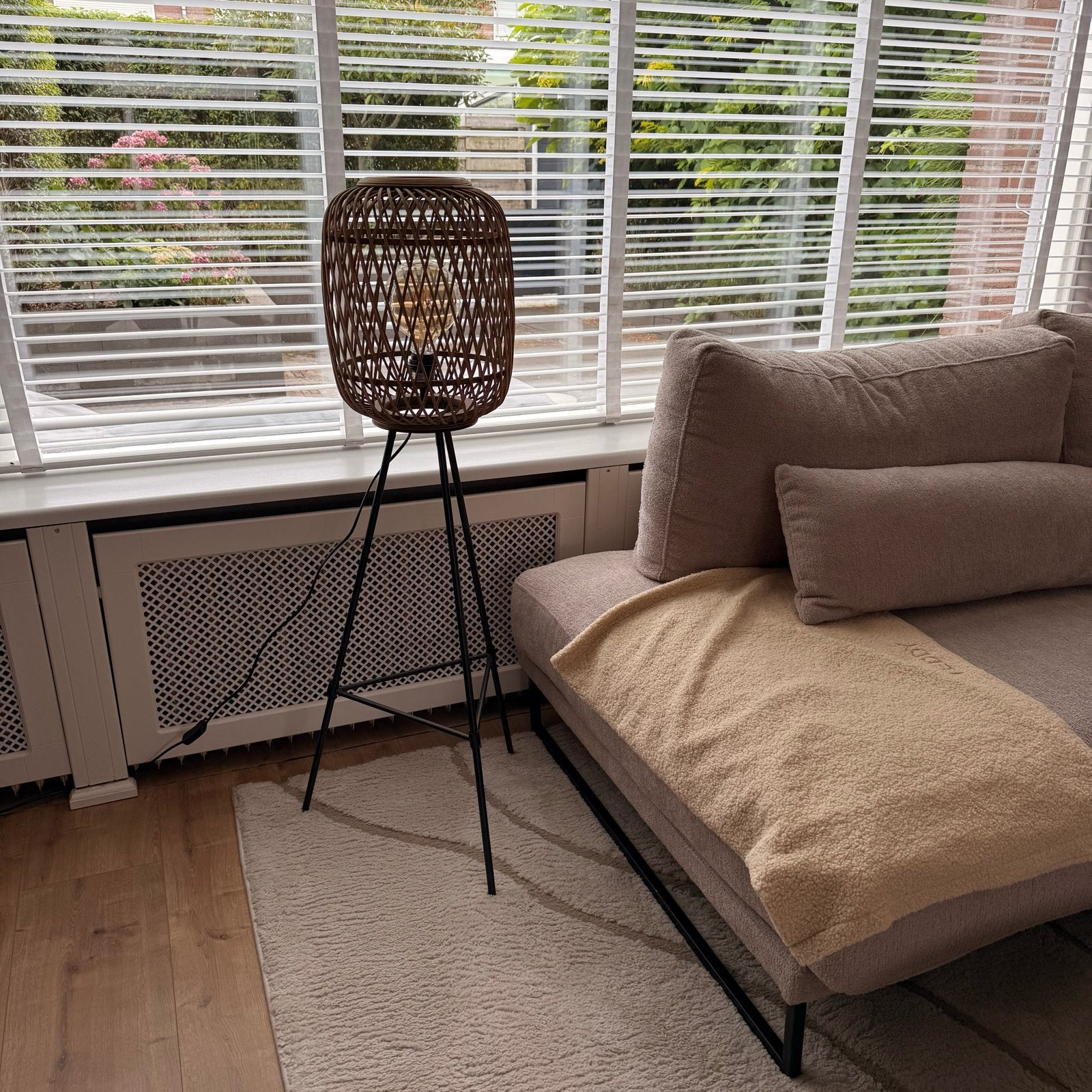 Bamboe vloerlamp met ijzeren frame, Ophalen, Zo goed als nieuw, E27 (groot), 100 tot 150 cm