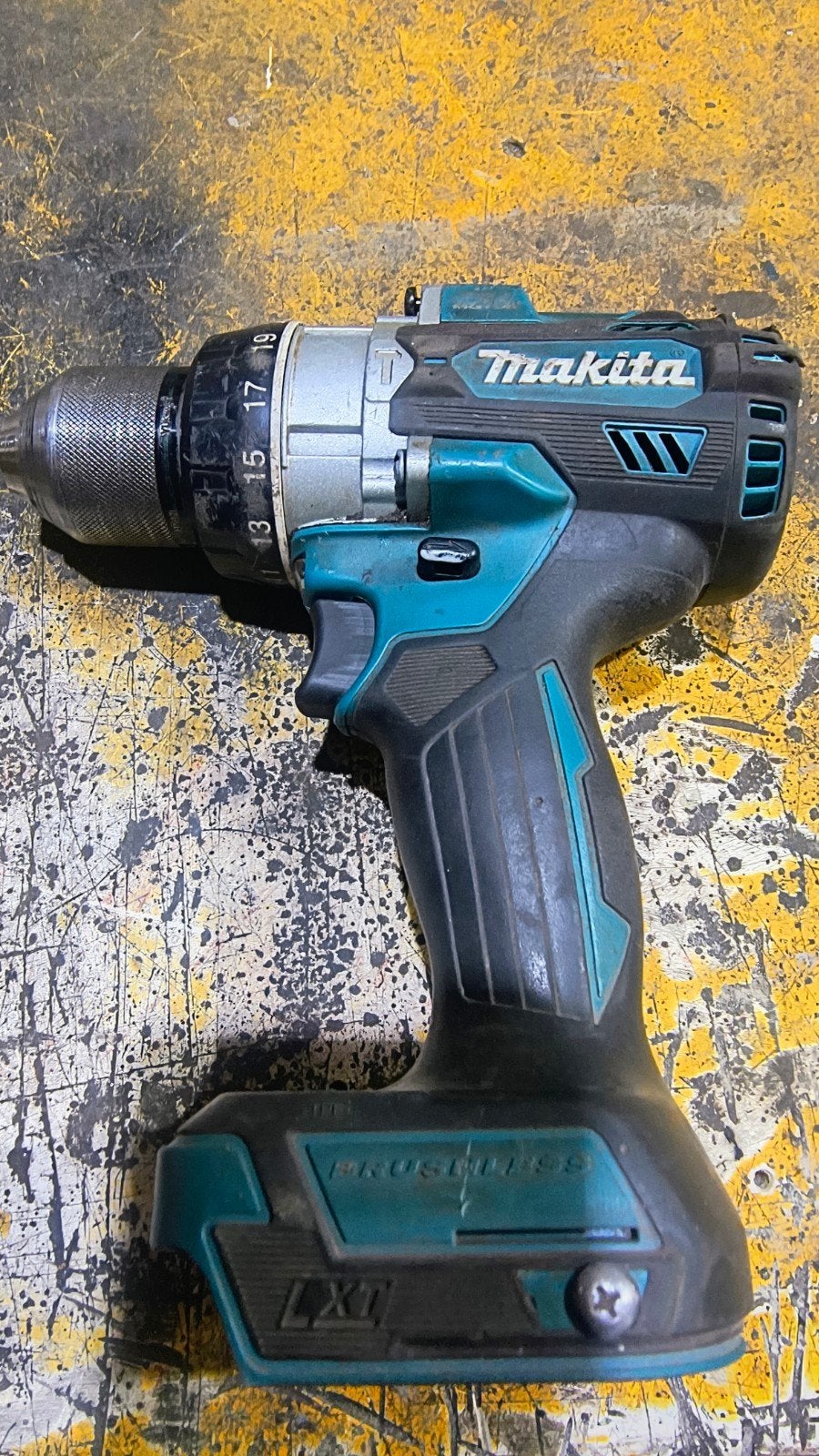 Defecte Makita DDF486 Boor-/Schroefmachine (4 jaar oud), Doe-het-zelf en Verbouw, Gereedschap | Boormachines, Variabele snelheid