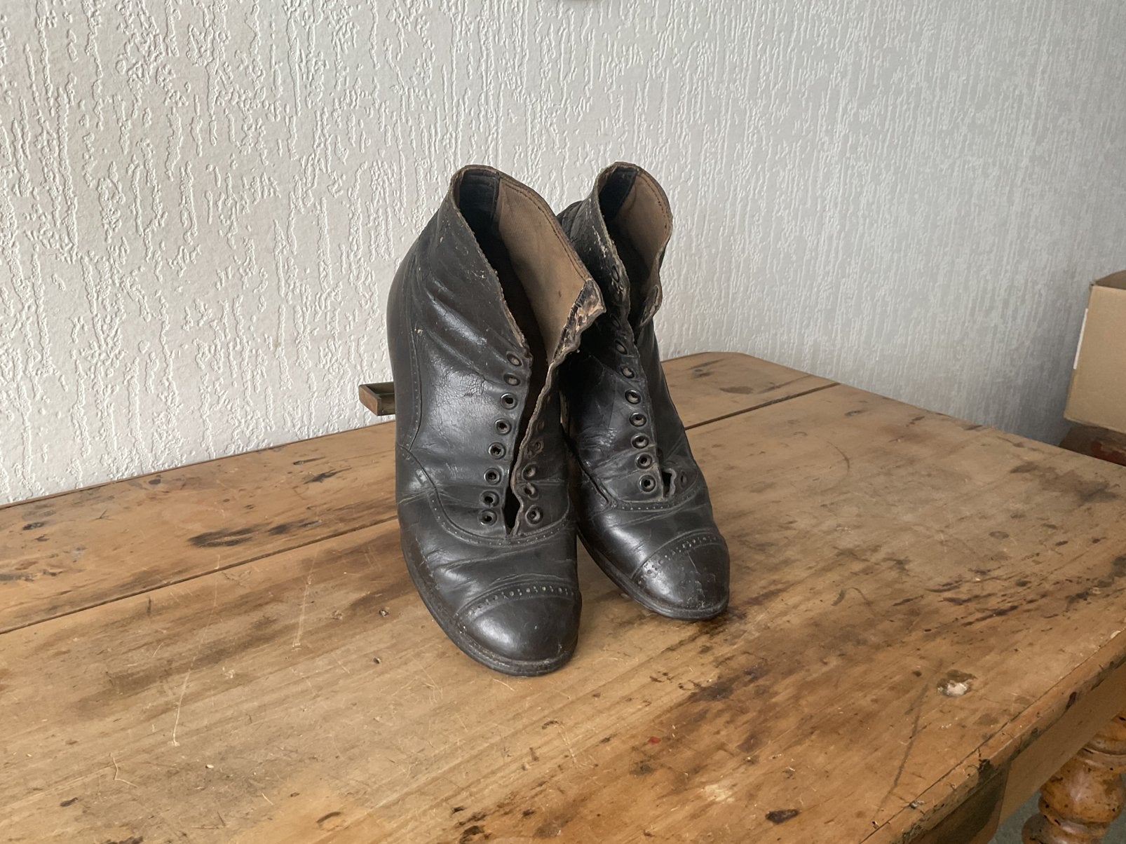 Antieke damesschoenen., Verzenden