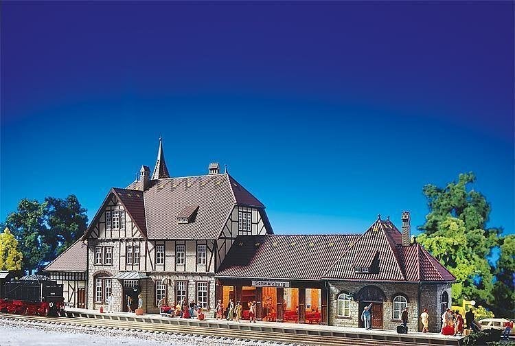 FALLER H0 110116 Station Schwarzburg met Brugseinhuis, Ophalen of Verzenden, Gebruikt, 1:50 tot 1:144