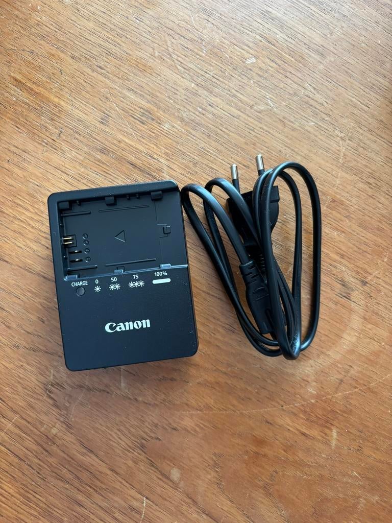Canon LC-E6E (accu lader voor LP-E6 types), Audio, Tv en Foto, Fotografie | Accu's en Batterijen, Ophalen of Verzenden, Zo goed als nieuw