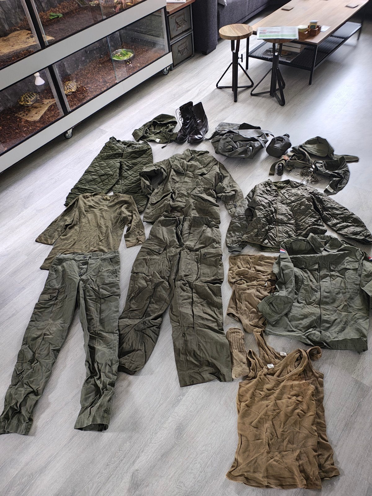 Partij Leger Kleding en Uitrusting - partij 1, Verzamelen, Ophalen of Verzenden, Landmacht, Nederland, Kleding of Schoenen