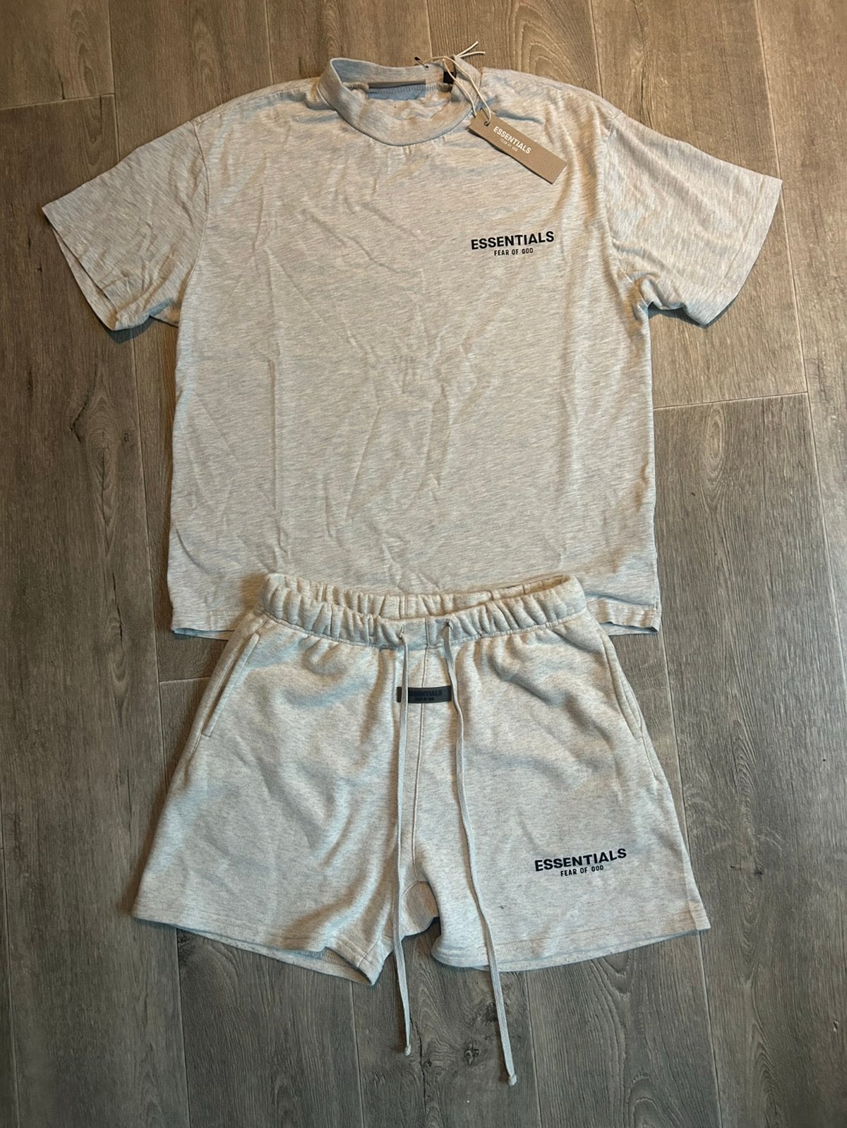 Fear of God Essentials Zomerset – Light Oatmeal – Maat S, Kleding | Heren, Ophalen of Verzenden, Nieuw, Maat 46 (S) of kleiner