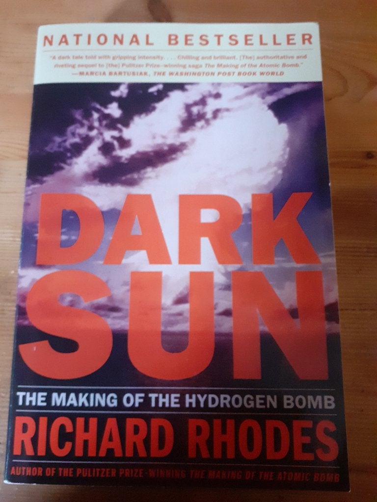 Dark sun: the making of the hydrogen bomb | Rhodes, Boeken, Ophalen of Verzenden, Zo goed als nieuw, Overige onderwerpen, Richard Rhodes