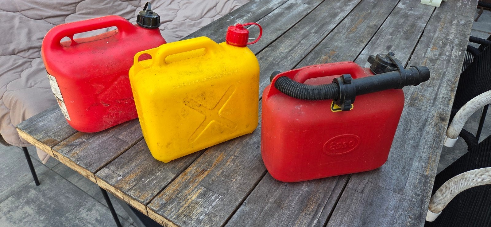 5 L Benzine jerrycans - rood en geel 3 stuks, Auto diversen, Ophalen, Gebruikt