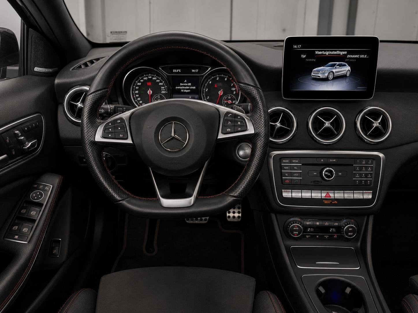 Mercedes-Benz GLA-klasse 250 4Matic Premium Plus Pano Harman, Auto's, Mercedes-Benz, 15 km/l, 4 cilinders, Met garantie (alle)
