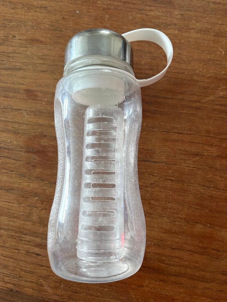 Drinkbeker met dispenser 7 x 18 cm, Huis en Inrichting, Keuken | Keukenbenodigdheden, Zilver, Ophalen of Verzenden, Zo goed als nieuw