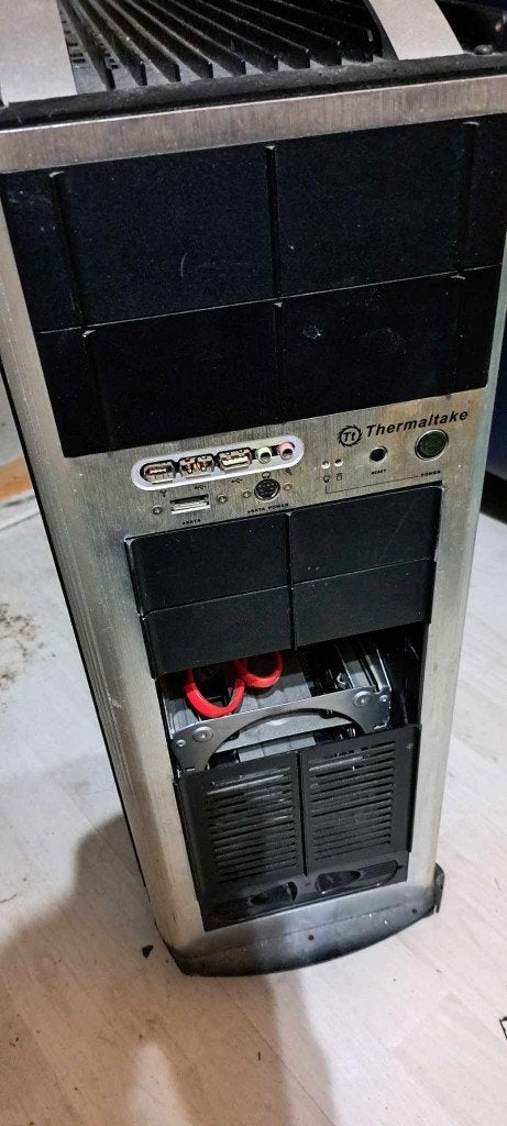 Thermaltake PC-behuizing (leeg), Computers en Software, Computerbehuizingen, Ophalen of Verzenden, Niet werkend