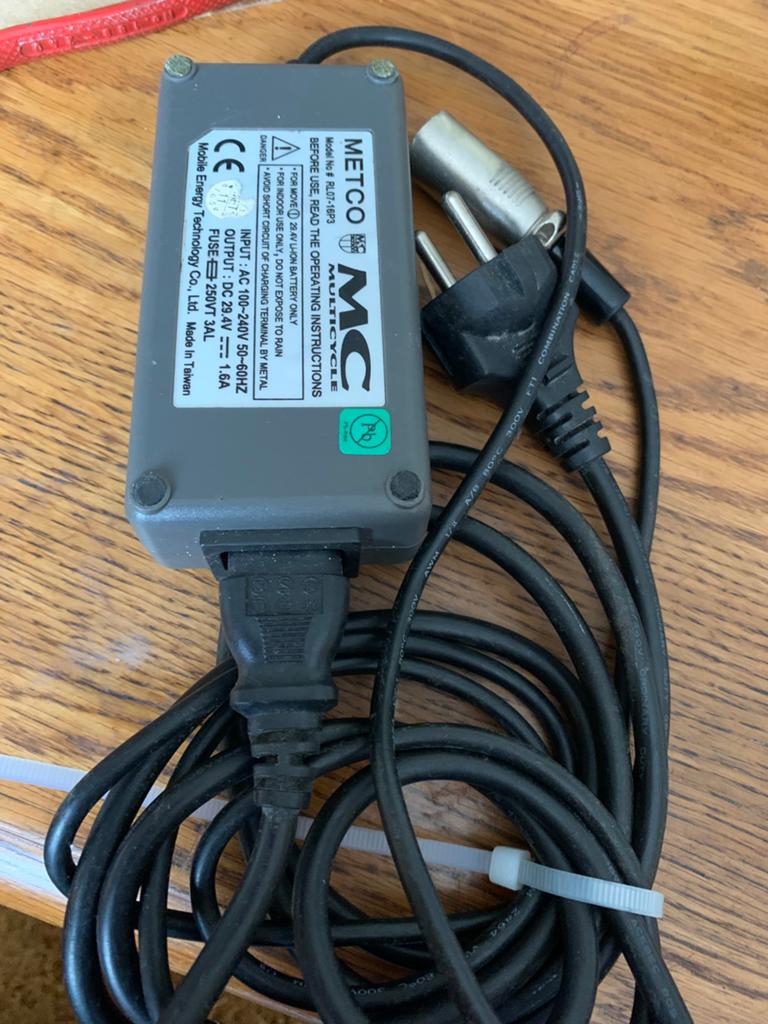 Bikkel batterijlader, Ophalen of Verzenden