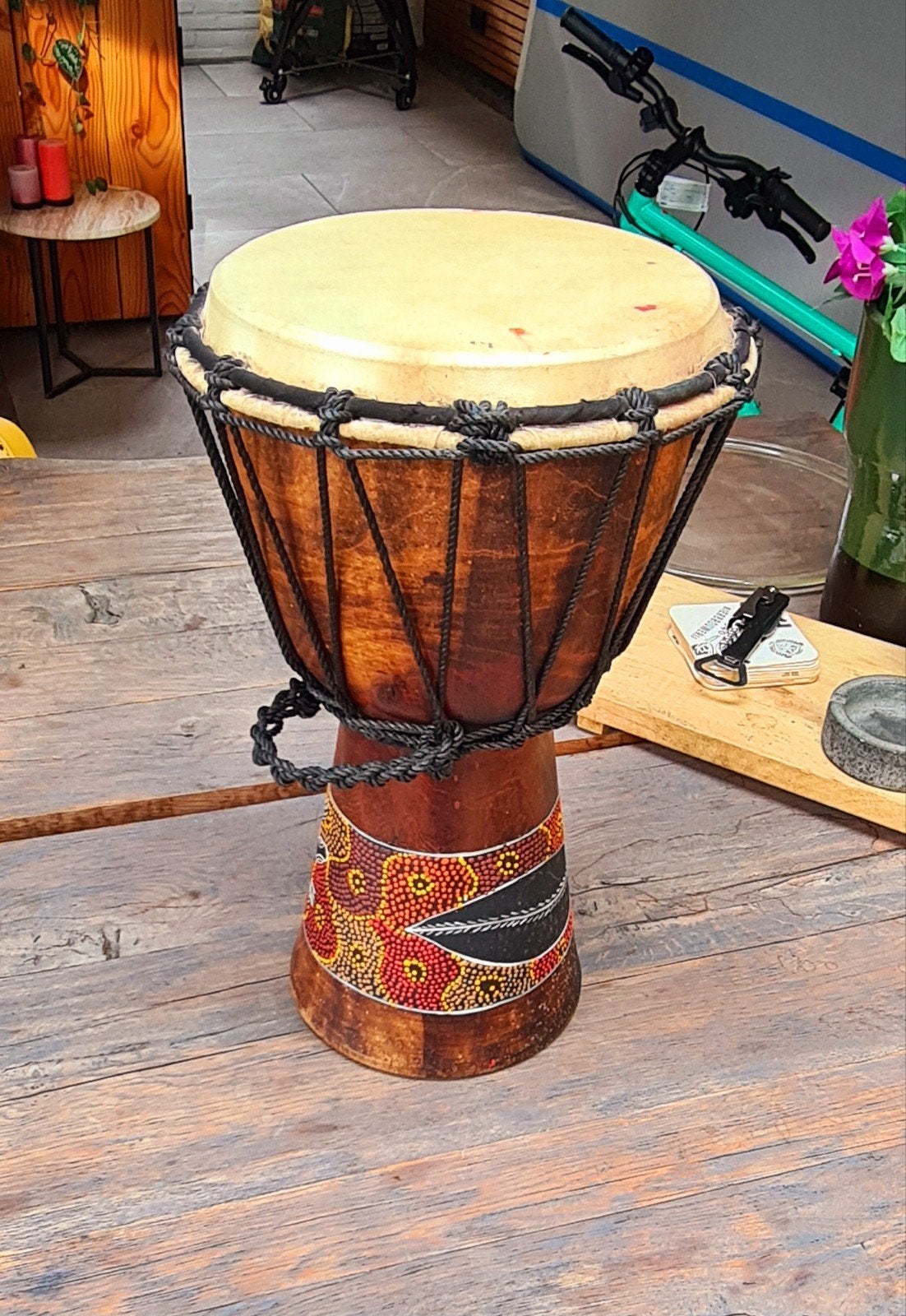 Mooie handgemaakte Djembe met mooie decoratie, Muziek en Instrumenten, Ophalen, Gebruikt, Overige merken