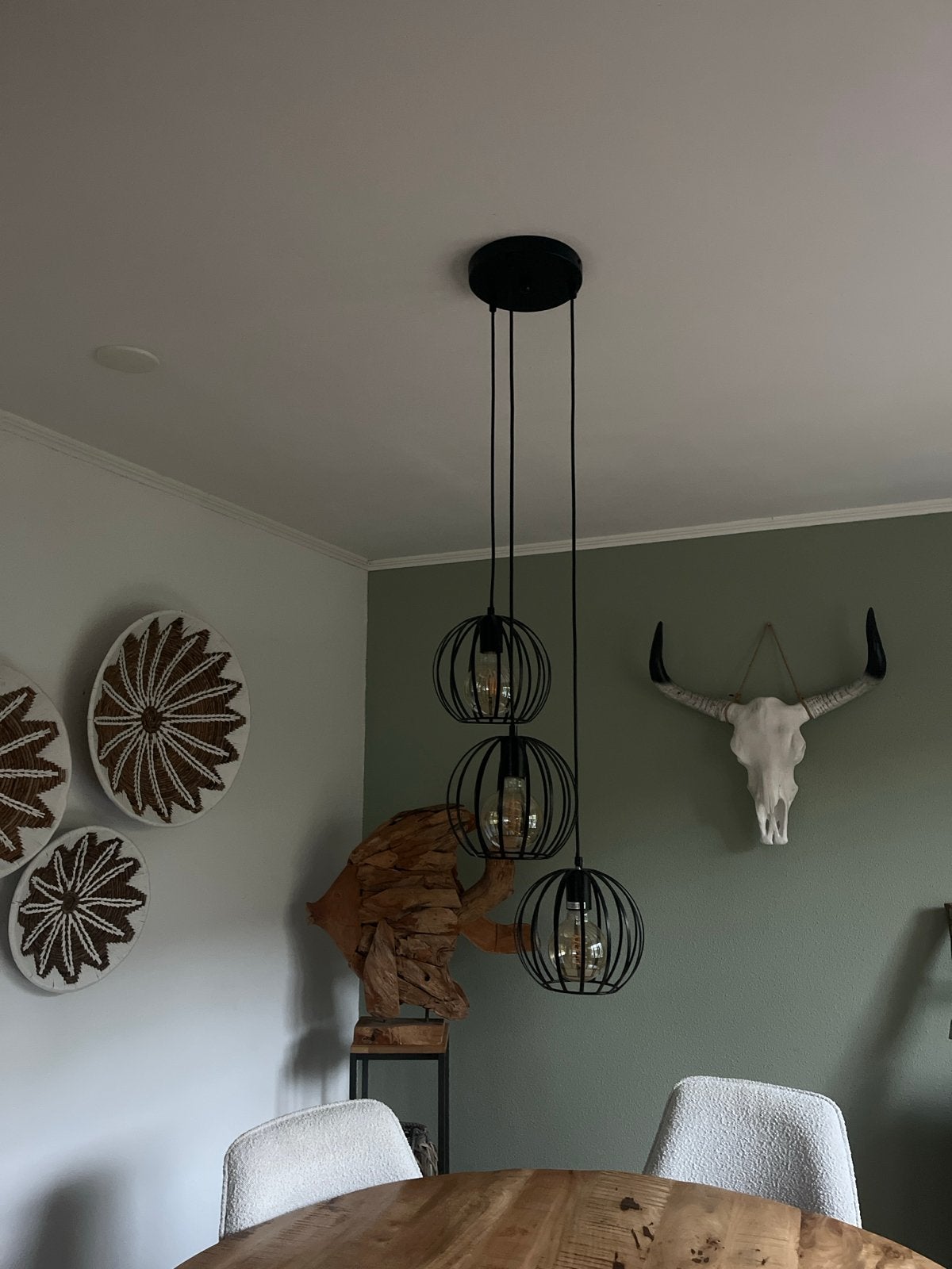 Zwarte hanglamp met 3 kooilampen - industrieel design, Huis en Inrichting, Lampen | Hanglampen, Ophalen of Verzenden, Zo goed als nieuw