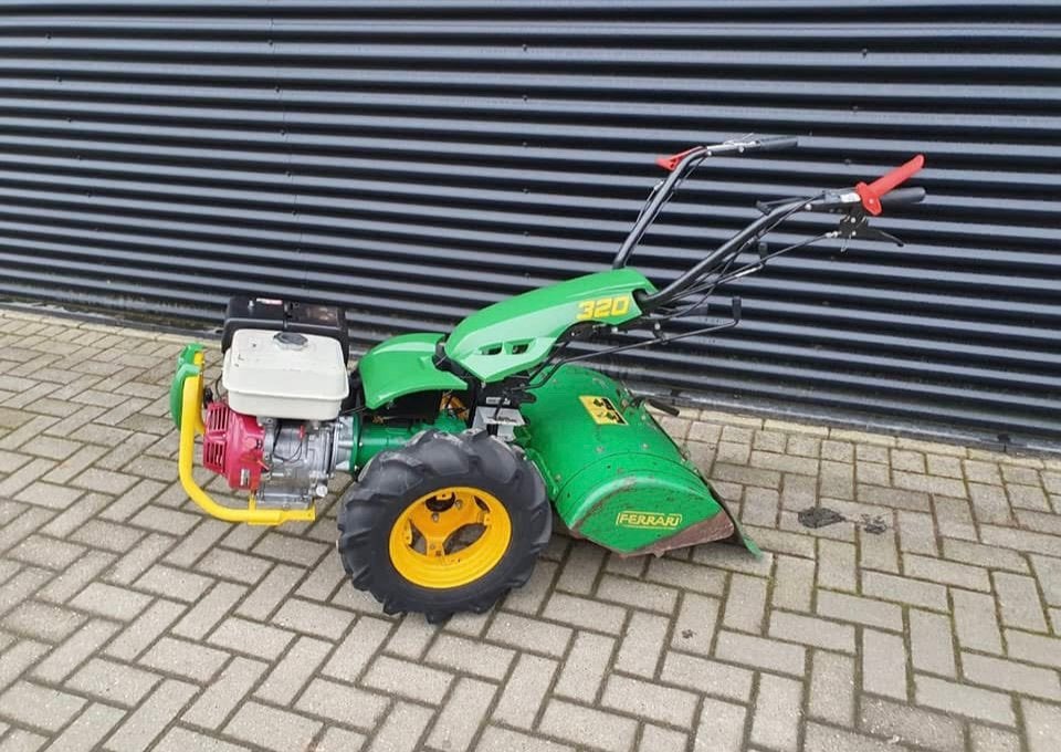 Tuinfrees Ferrari te huur, Ophalen, Zo goed als nieuw