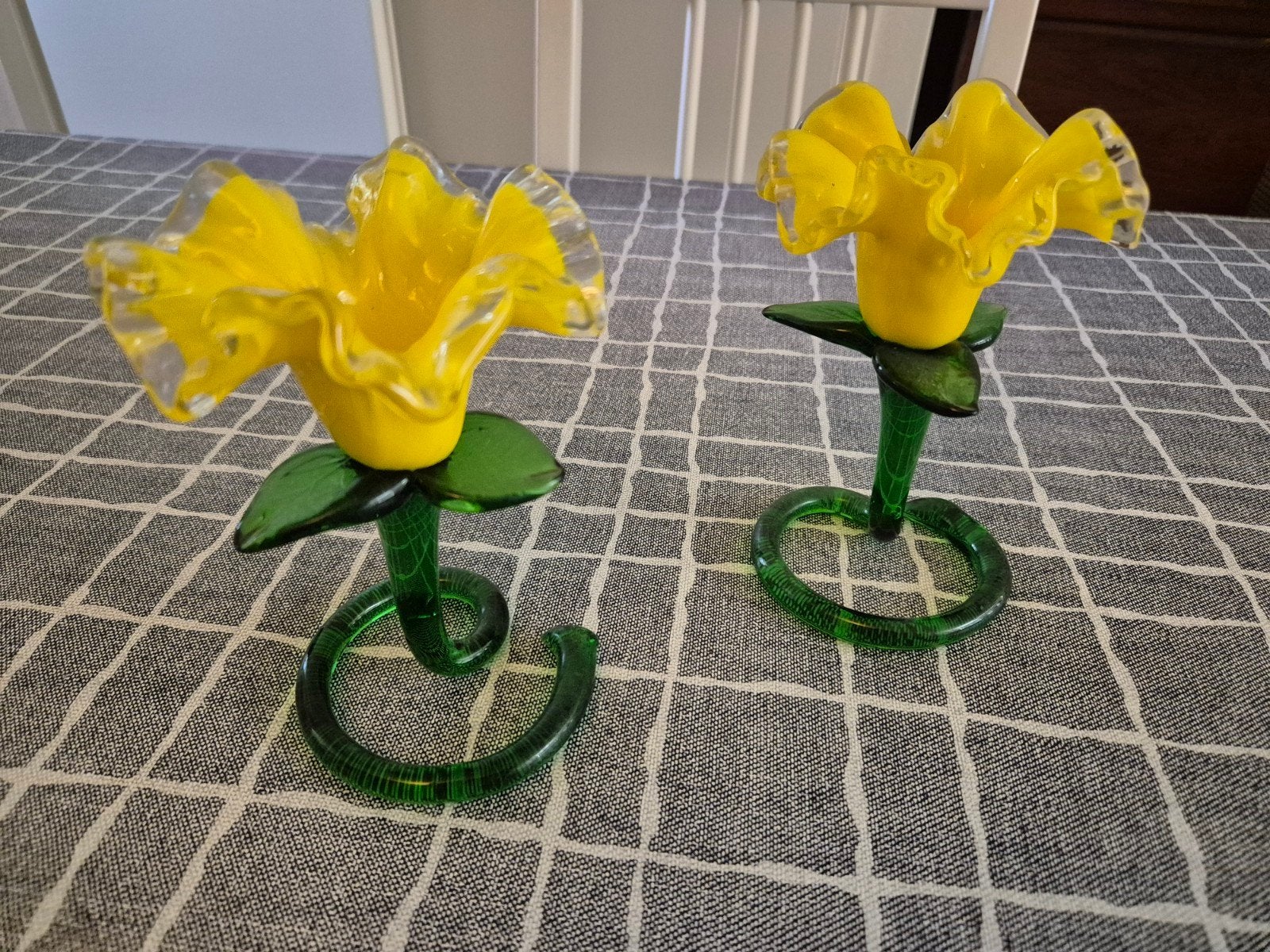 Glazen bloem kandelaars - Geel en Groen (set van 2), Antiek en Kunst, Antiek | Glas en Kristal, Ophalen
