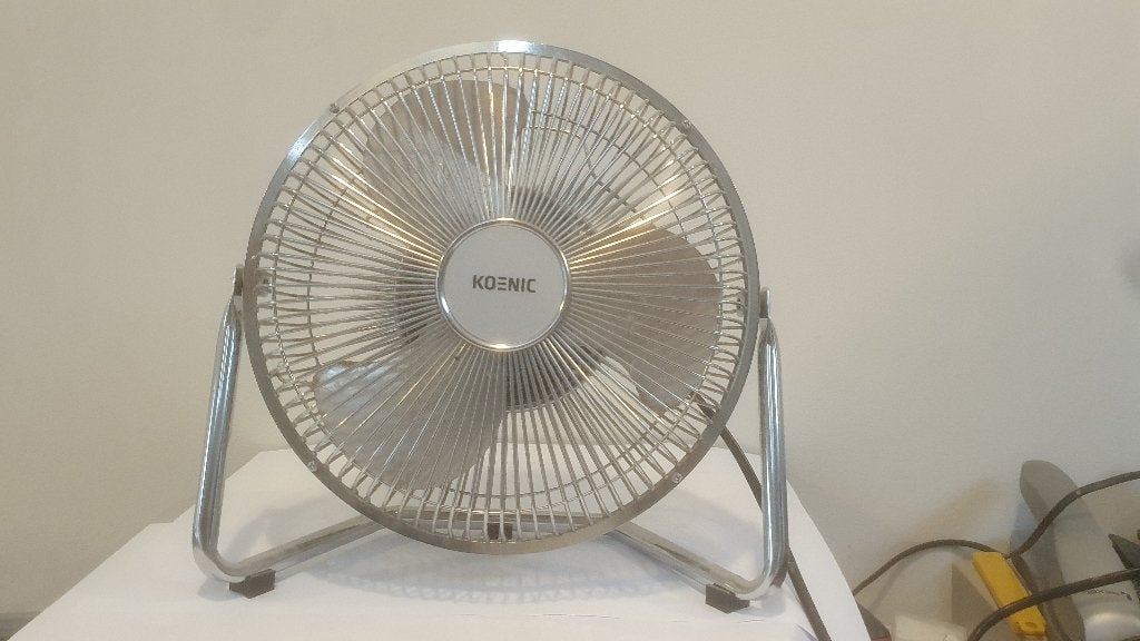 Koenic Metalen Tafelventilator - Compact en Krachtig, Witgoed en Apparatuur, Ophalen of Verzenden, Gebruikt, Tafelventilator