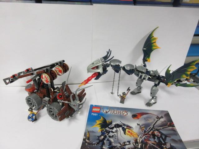 7021, Vikings, Dubbele katapult / de gepantserde Ofnir Draak, Lego, Ophalen of Verzenden, Castle, Complete set