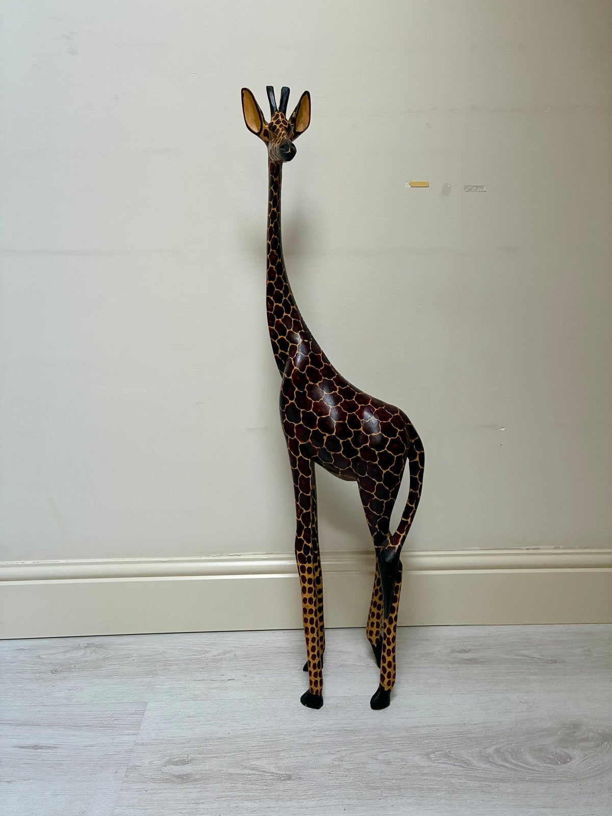 Handgesneden houten giraffe uit Kenia 77 cm, Bruin, Afrika, Handgemaakt, Beeld