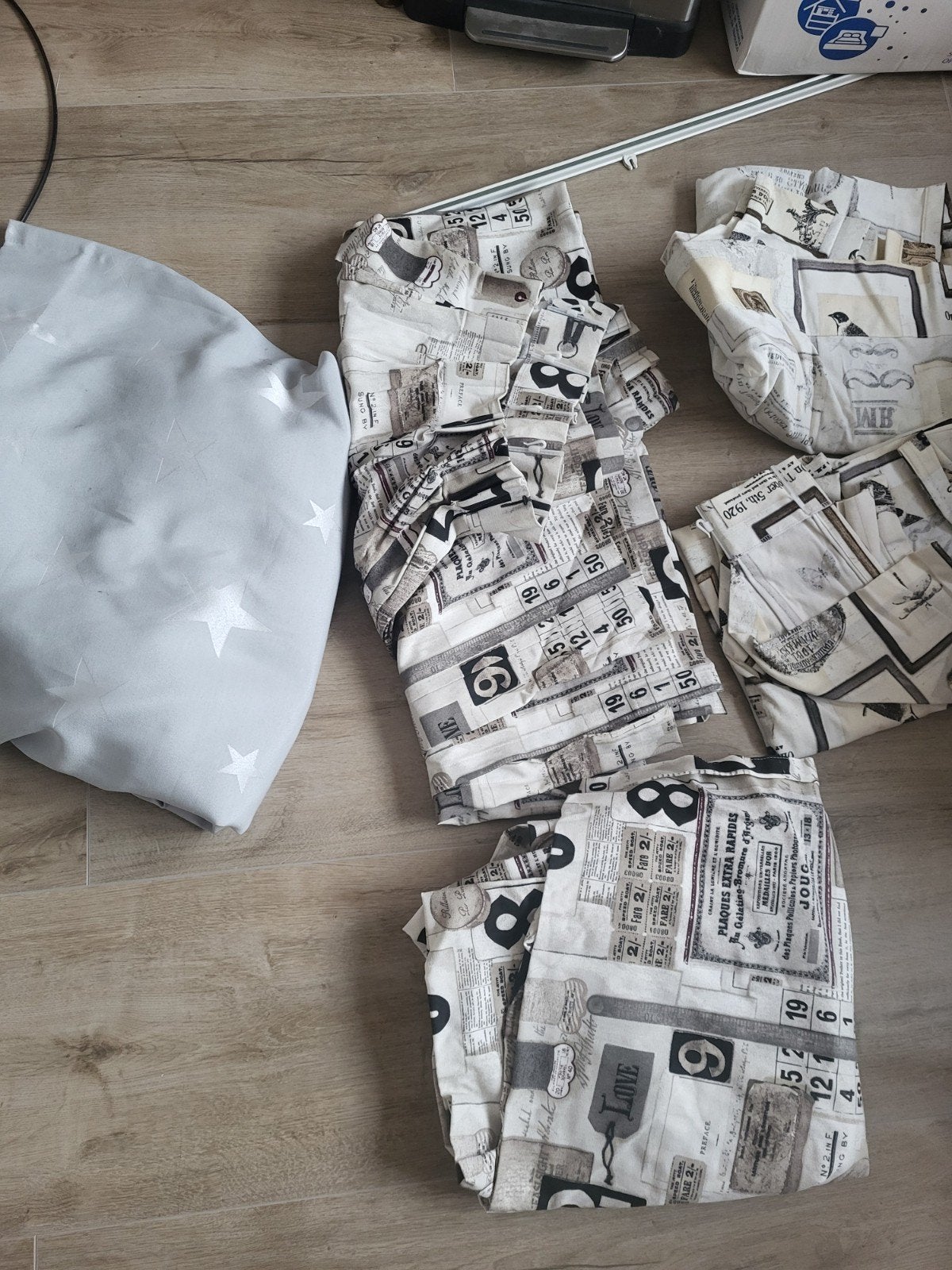 Gratis gordijnen: 2 met print (lang) en 1 met sterretjes, Ophalen of Verzenden