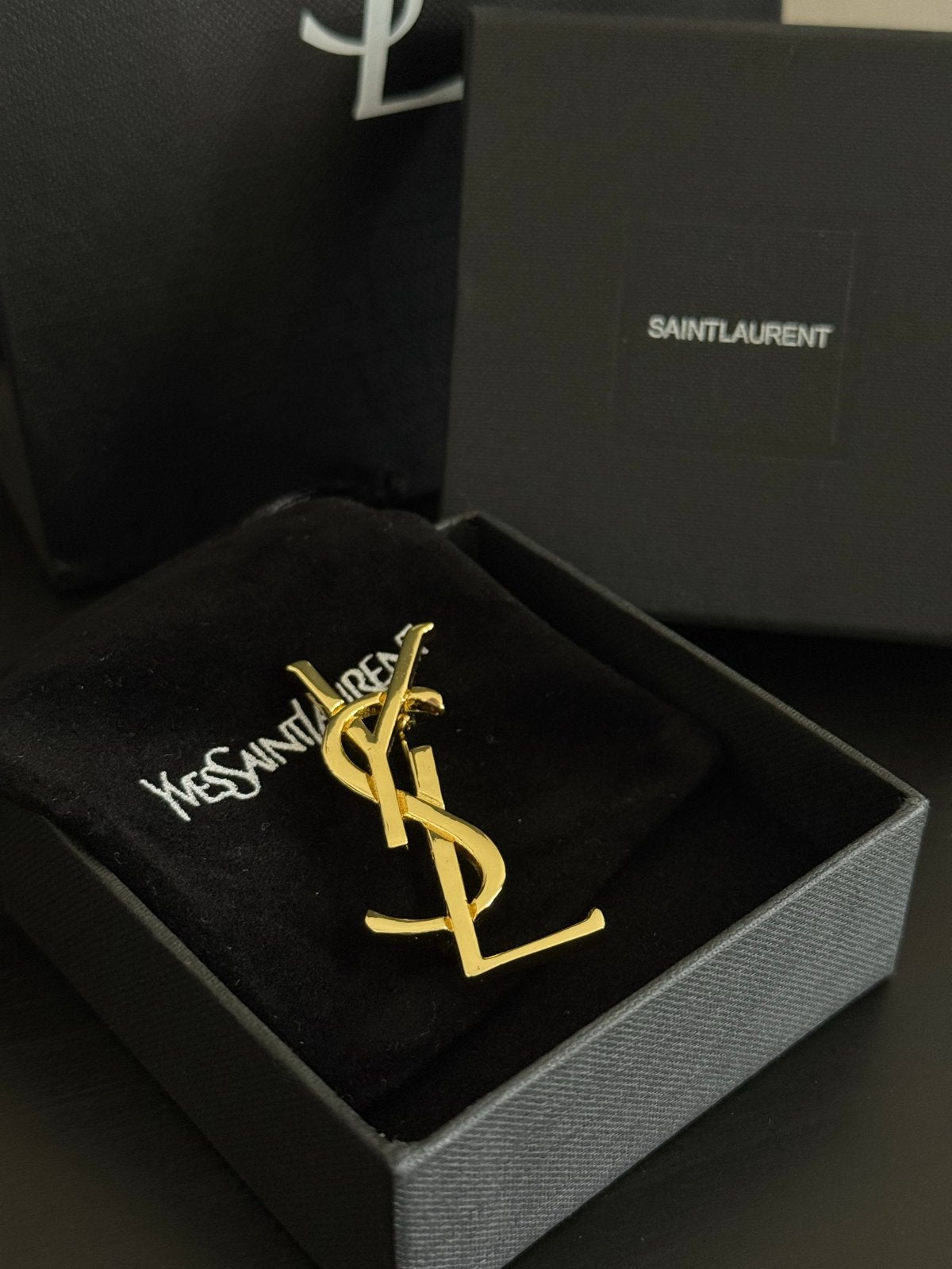 Saint Laurent YSL Broche Goudkleurig, Overige materialen, 4 tot 7 cm, Nieuw, Ophalen of Verzenden