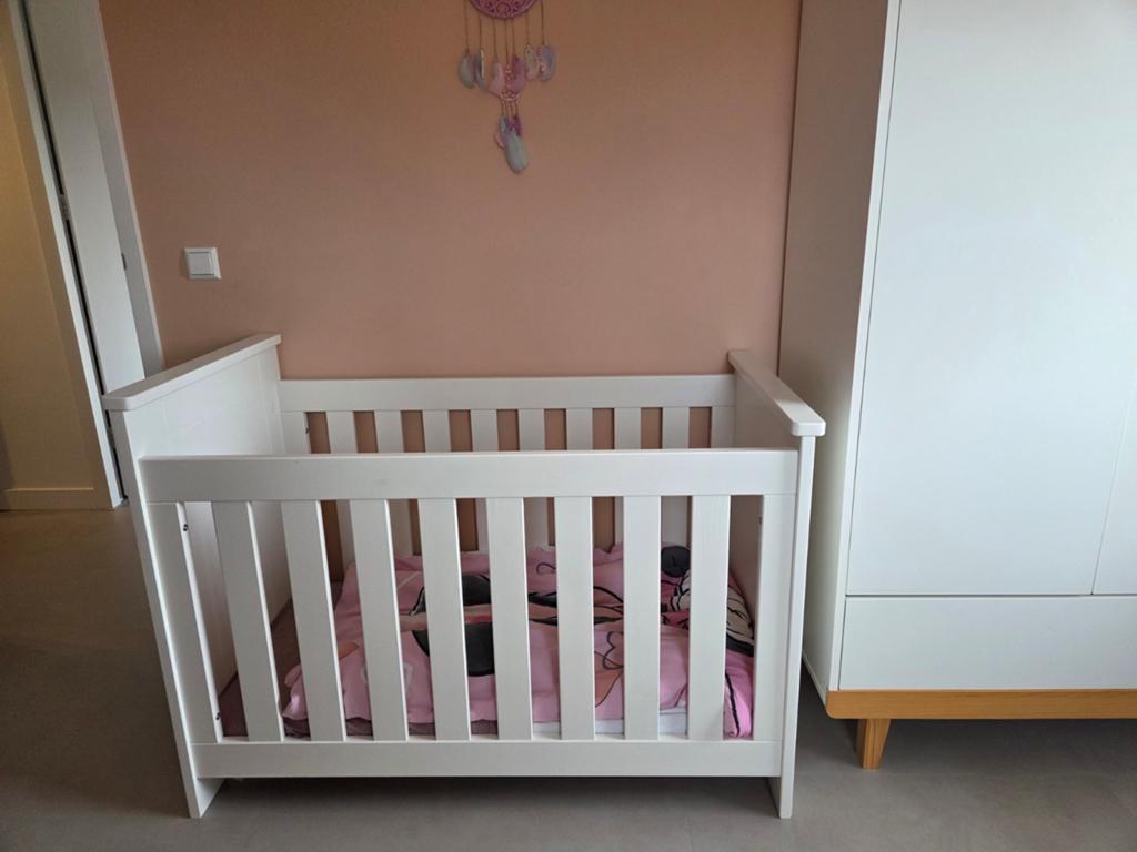 Ledikant inclusief matras en beddengoed, Kinderen en Baby's, Babywiegjes en Ledikanten, Ophalen, Gebruikt, Ledikant