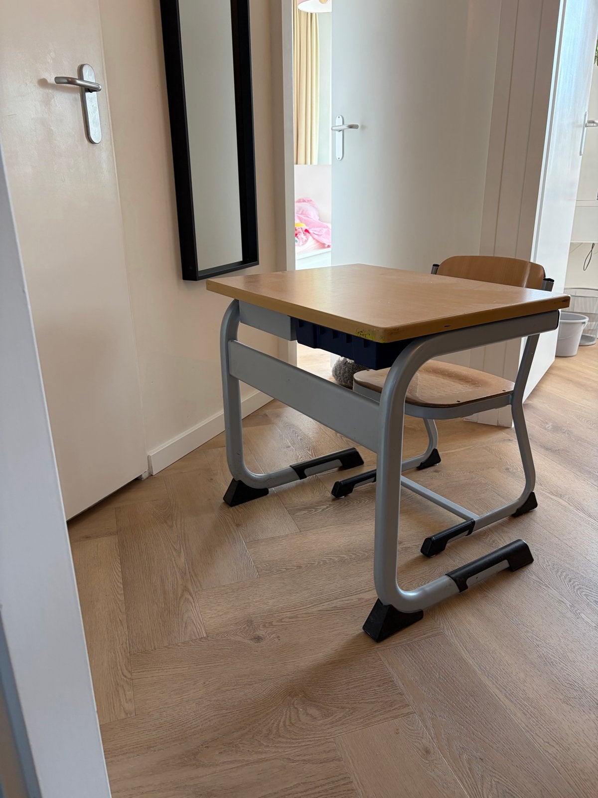 Kinderbureau met stoel - Lichte gebruikssporen, Ophalen, Gebruikt, Tafel(s) en Stoel(en)