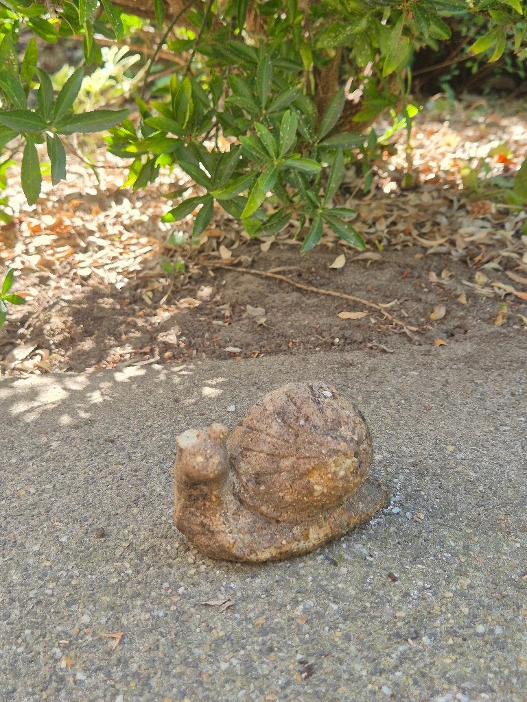 Slak stenen tuinbeeld, Ophalen of Verzenden, Gebruikt, Steen, Dierenbeeld