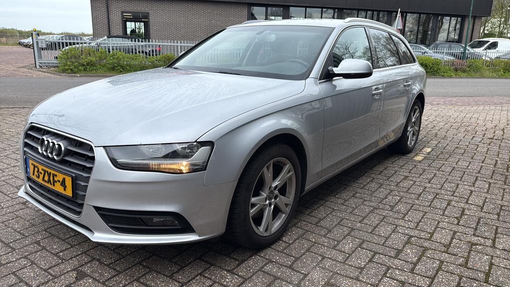 Audi A4 1.8TFSI  Avant Clima navi APK NIEUW, Auto's, Voorwielaandrijving, Stof, Zwart, 4 cilinders