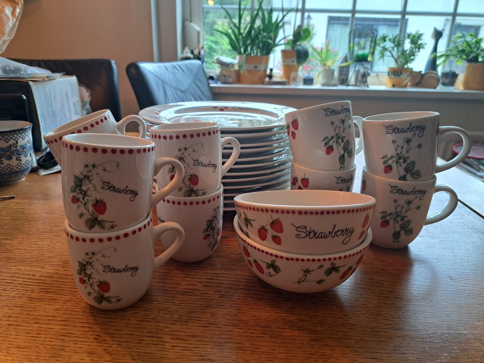 Serviesgoed 'Strawberry' van Jet by Ter Steege, Ophalen of Verzenden, Zo goed als nieuw, Overige stijlen, Kop(pen) en/of Schotel(s)