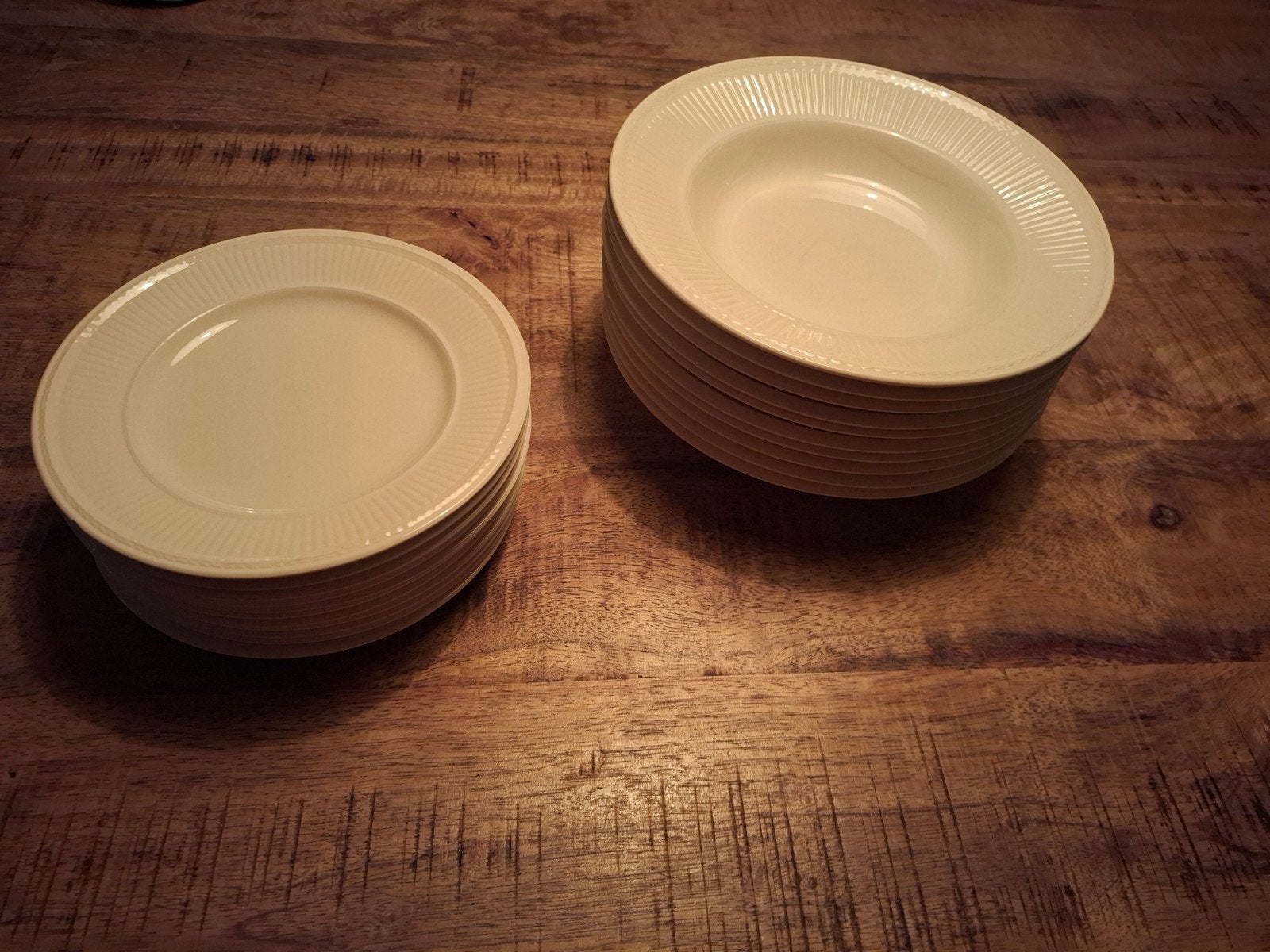 Wedgwood Queens Ware Edme borden - 11 bordjes, 10 diepe, Huis en Inrichting, Keuken | Servies, Ophalen, Zo goed als nieuw, Aardewerk