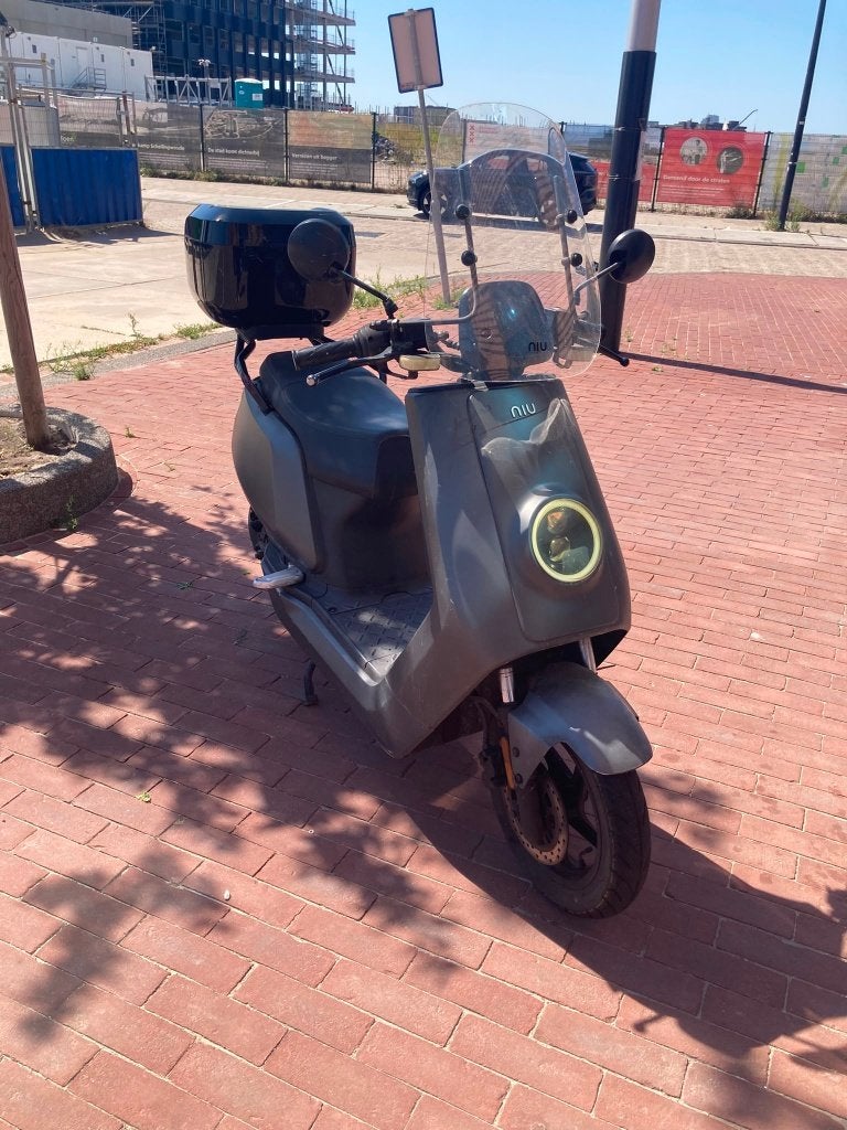 NIU N1S brommer + accessoires, maar defecte batterijen, Ophalen, Gebruikt, Overige typen, Overige merken