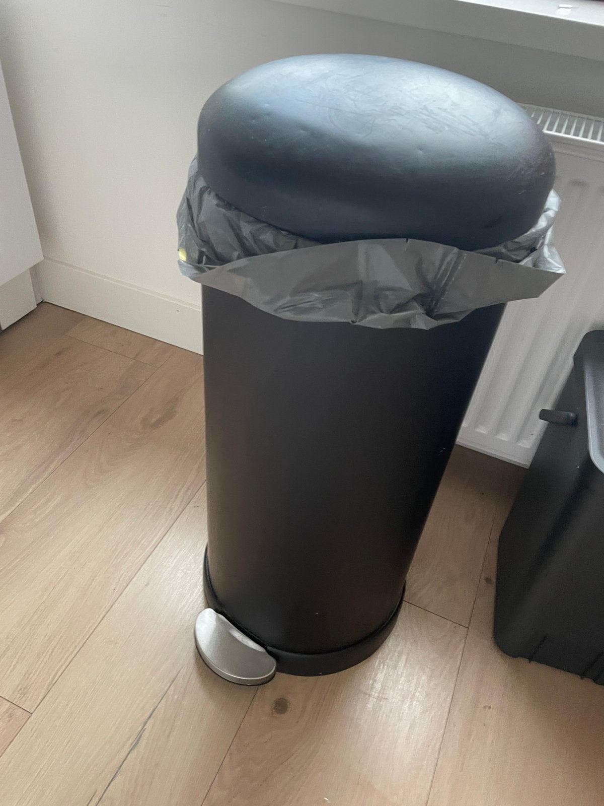 Trash can, Huis en Inrichting, Woonaccessoires | Prullenbakken, Ophalen, Kunststof, Gebruikt, Met pedaal