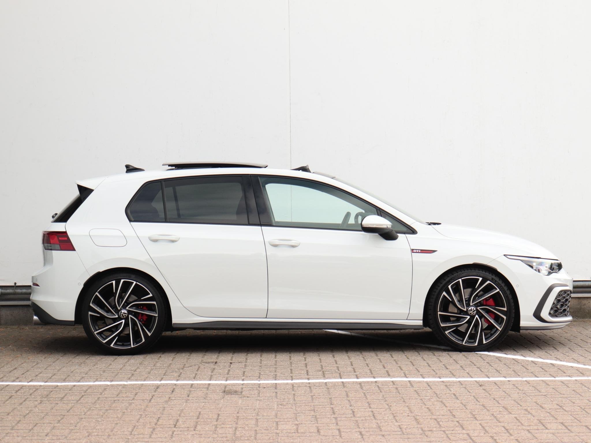 Volkswagen Golf 2.0 TSI GTI | Panoramadak | Adaptief onderst, 730 kg, Euro 6, 4 cilinders, 1984 cc