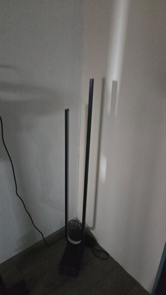IKEA PILSKOTT Smart LED Vloerlamp - Zwart, Dimbaar, Ophalen, 100 tot 150 cm, Zo goed als nieuw, Metaal