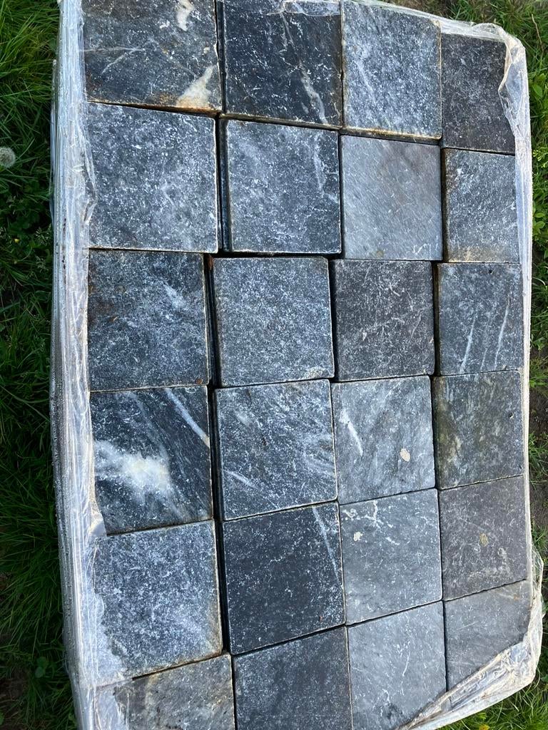 Vietnamees blauwsteen tegels 20x20 en 20x30, Doe-het-zelf en Verbouw, Tegels, Ophalen, Gebruikt, Hardsteen, 20 tot 40 cm