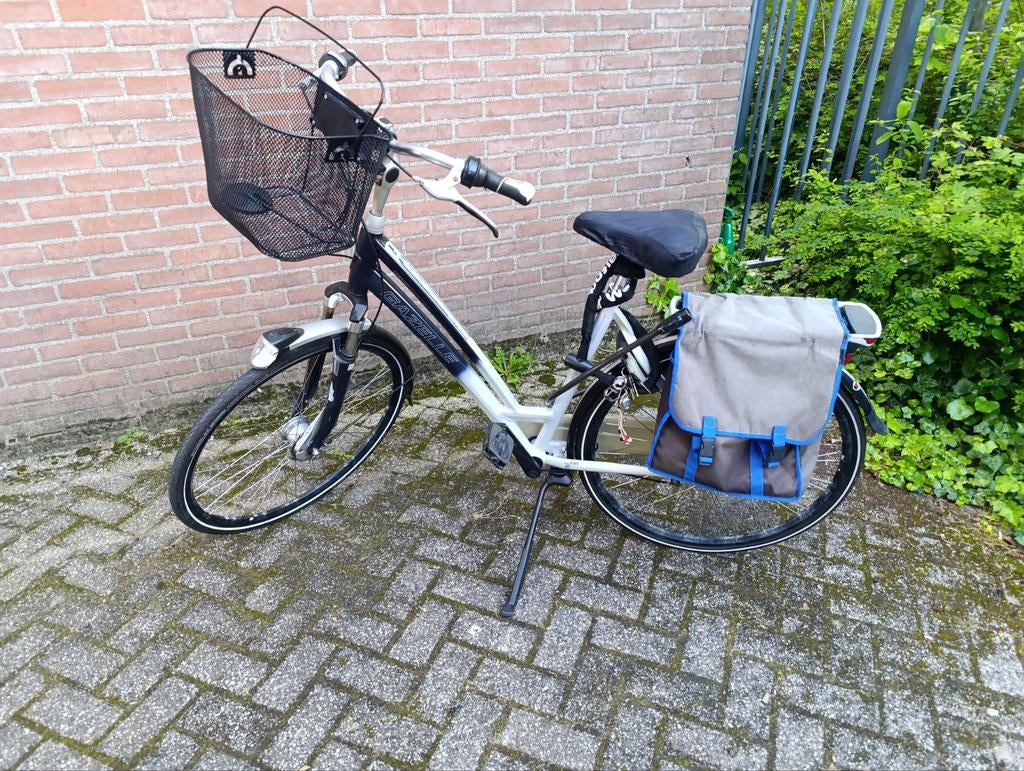 Gazelle fiets in goede staat met mand en fietstassen, Ophalen of Verzenden