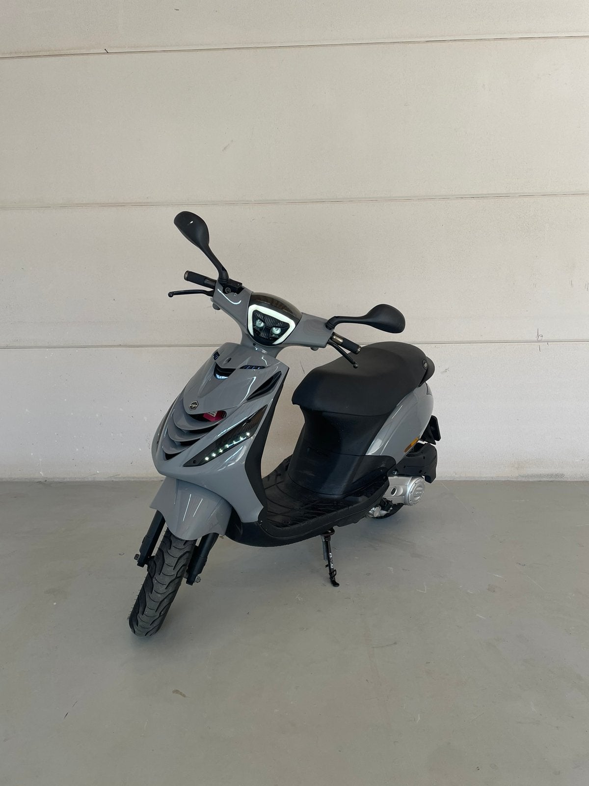 Piaggio Zip 4T (2018) – Geel kenteken, Fietsen en Brommers, Scooters | Piaggio, Ophalen, Maximaal 45 km/u, Zip, Zo goed als nieuw