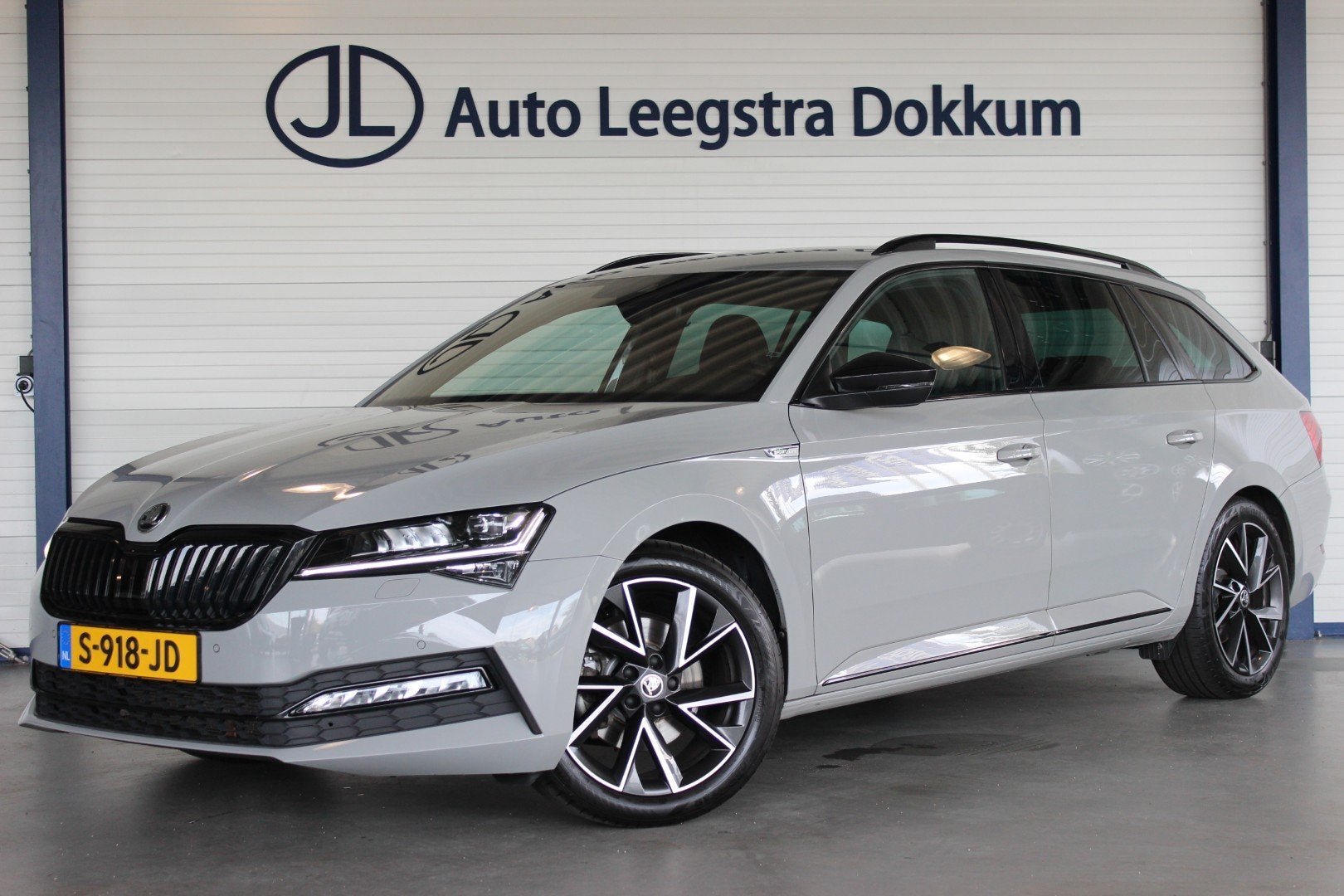 Skoda Superb Combi 1.5 TSI ACT Sportline Business Steel Grey, Auto's, Dealer onderhouden, 150 pk, Origineel Nederlands, 1600 kg